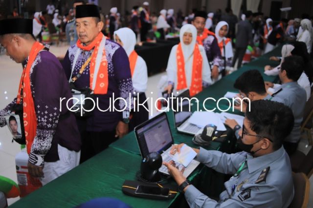 Mudahkan Layani CJH, Kemenkumham Jatim Siagakan 60 Petugas Imigrasi di Asrama Haji Sukolilo Surabaya